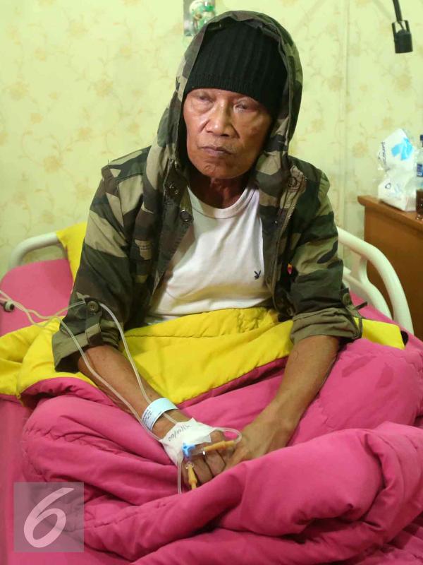 Tessy Srimulat masuk ke rumah sakit karena kelelahan. [Foto: Herman Zakharia/Liputan6.com]