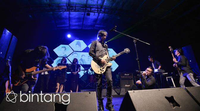 Aksi Piyu dan Isa Raja di konser The Best Cuts of Piyu (Desmond Manullang/Bintang.com)
