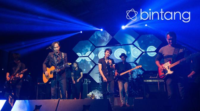 Bisma SM*SH saat tampil di konser 'The Best Cuts of Piyu'. (Desmond Manullang/Bintang.com)