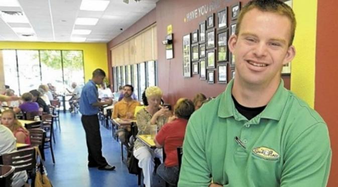 Tim Harris adalah pemilik restoran dengan down syndrome pertama dan satunya-satunya di Amerika Serikat.(Oddee.com)