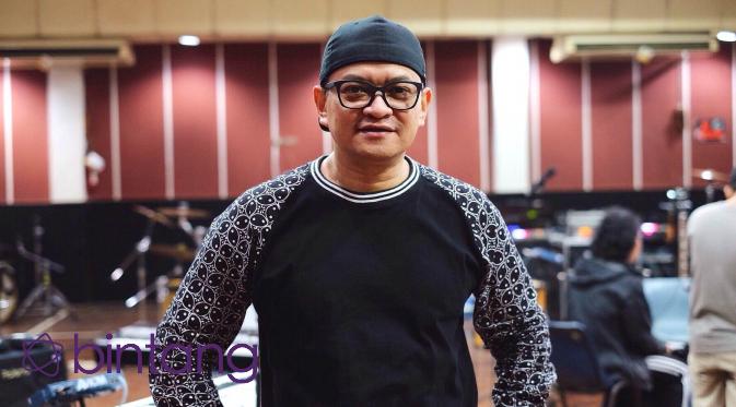 Hedi Yunus ungkap rencana penjualan album anyar Kahitna secara limited edition (Desmond Manullang/Bintang.com)