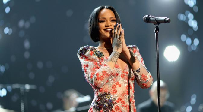 Rihanna dibantu Drake melewati masa sulit dalam hidup (Christopher Polk/Getty Images for NARAS/AFP)