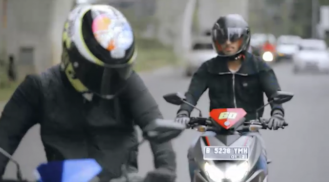 Valentino Rossi dalam iklan Yamaha Indonesia yang pengambilan gambarnya dilakukan di Bali. (Yamaha Indonesia)