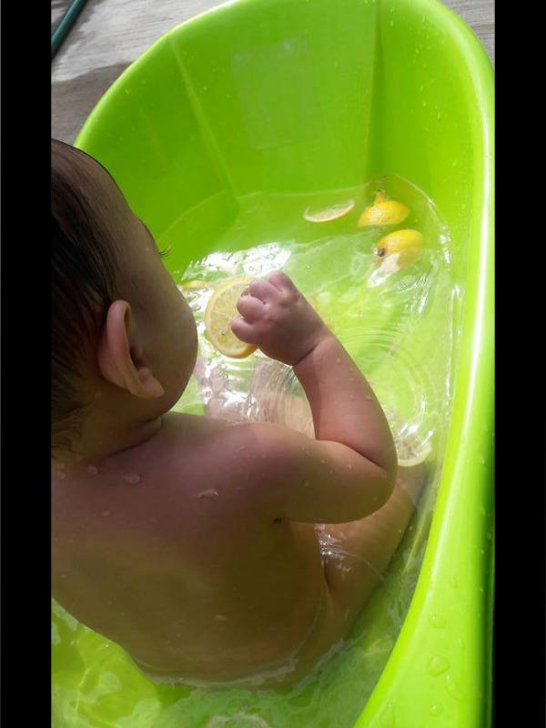 Cara mudah turunkan panas-demam bayi | Via: facebook.com/Hani Sofia