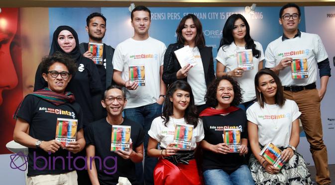Mira Lesmana sebagai produser film AADC 2, ditemui di The Hall Senayan City, Jakarta Pusat, Senin (15/2/2016), mengatakan waktu yang tepat untuk peluncuran filmnya pada 28 April 2016. (Deki Prayoga/Bintang.com)