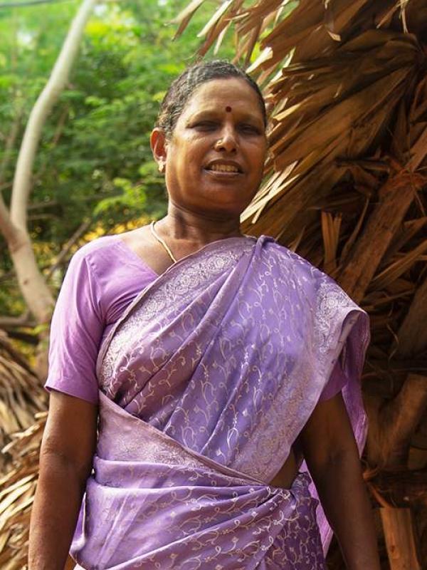 Shanta, perempuan India bagian selatan yang pantang menyerah demi martabat desanya. | via: bbc.com