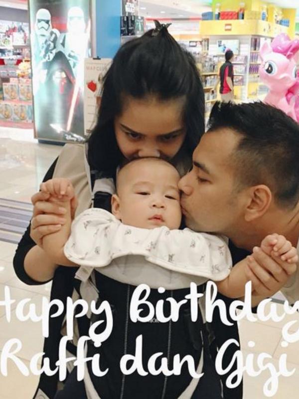 Raffi Ahmad, Rafathar Malik Ahmad, dan Nagita Slavina (raffinagita1717)