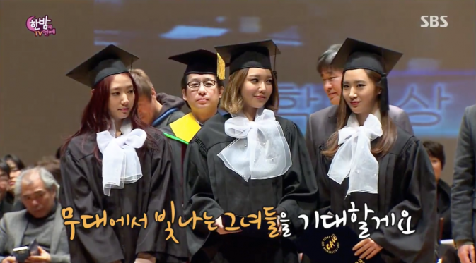 Park Shin Hye, Sooyoung dan Yuri SNSD lulus kuliah [foto: Soompi]