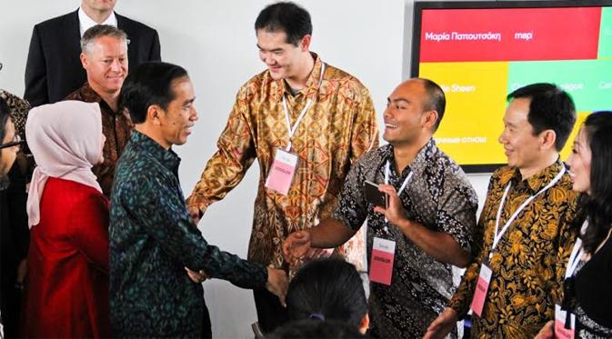 Presiden Joko Widodo bersalaman dengan Indonesian Googlers (Google Indonesia)