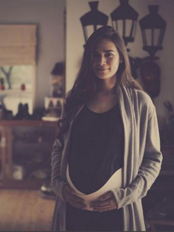 Sabai Dieter menikmati masa kehamilannya [foto: instagram/sabaidieter]