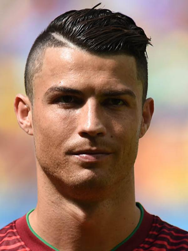 1. Cristiano Ronaldo, kapten Portugal dan Real Madrid ini adalah orang kedua setelah David Beckham yang paling sering menjadi bintang iklan, hal ini tak lepas dari penampilan rambutnya yang menarik. (AFP/Carl De Souza)
