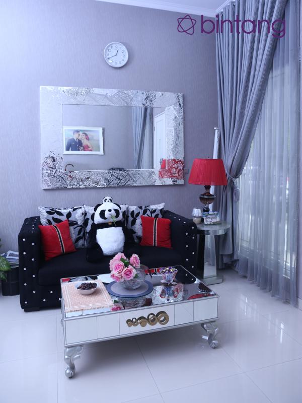 Ruang tamu Fitri Carlina. (Nurwahyunan/Bintang.com)