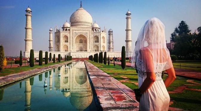 Bercerai, Perempuan Ini Keliling Dunia Memakai Gaun Pengantinnya. Sumber : goodhousekeeping.com