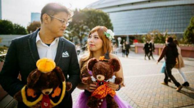 Pasangan asal China terbang jauh-jauh ke Jepang dan bayar Rp 23 juta hanya untuk hasil foto pre wedding yang jelek.(Shanghaiist.com)