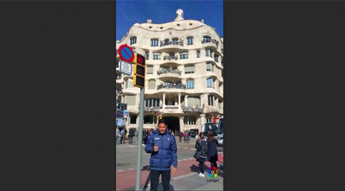 Evan Dimas mengunjungi bangunan dengan arsitektur menawan karya Antoni Gaudi di Kota Barcelona. (La Liga)