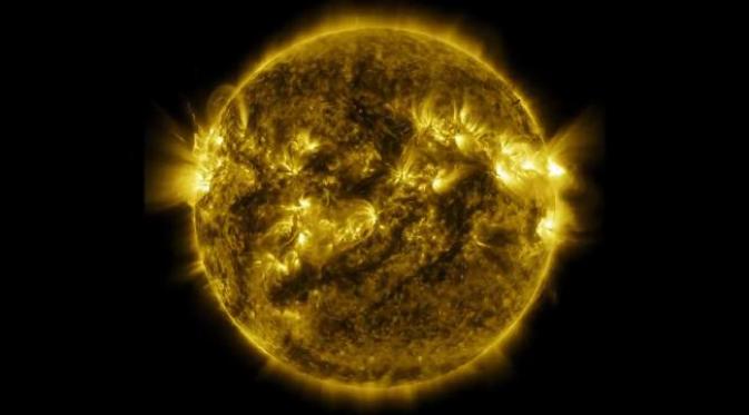 Di tahun ke-6 misi Solar Dynamics Observatory (SDO), Goddard Space Flight Center, NASA rilis time lapse kegiatan matahari di tahun 2015. (News.com.au)