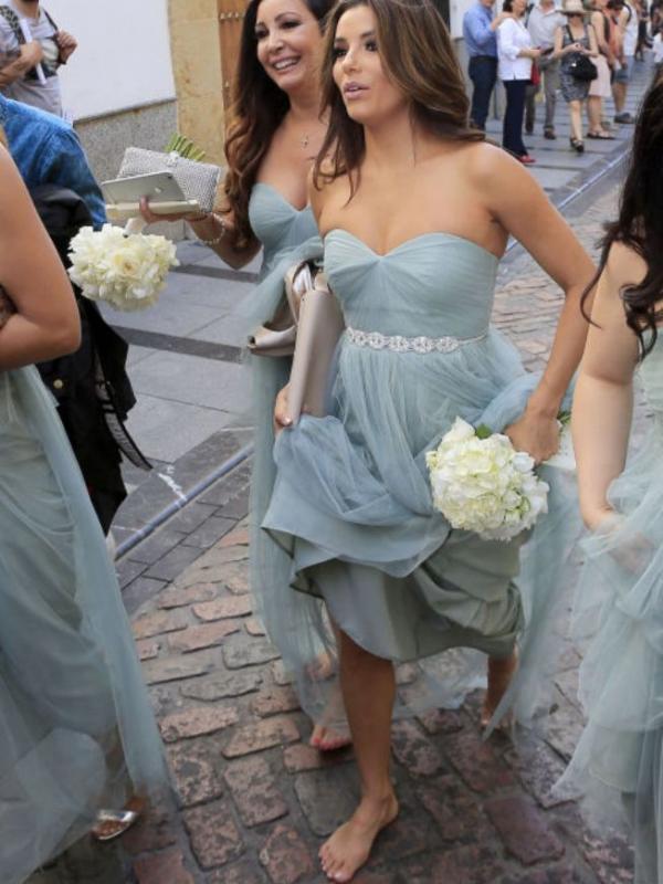 15 Selebritas Hollywood Ini Juga Pernah Menjadi Bridesmaids. Sumber : marieclaire.com