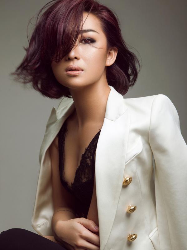 Tren tata dan warna rambut 2016 dari Stephanie Martina