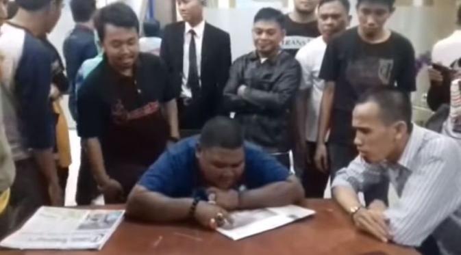 Ulcok, pria asal Makassar yang jago aritmatika meski cuma lulusan 3 SD | Via: youtube.com