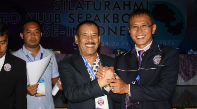 Manajer Persib Bandung, Umuh Muchtar dan CEO PSGC Ciamis, Herdiat Sunarya tak memasukan agenda KLB dalam tuntutan mereka karena tak ingin sepak bola Indonesia makin runyam. (Bola.com/Robby Firly)