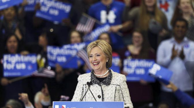 Hillary Clinton menang di South Carolina (REUTERS/Randall Hill)