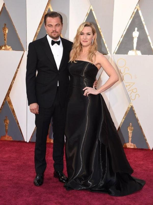 Leonardo DiCaprio dan Kate Winslet di red carpet Oscar 2016. Foto: Twitter (@ohsocynthia)