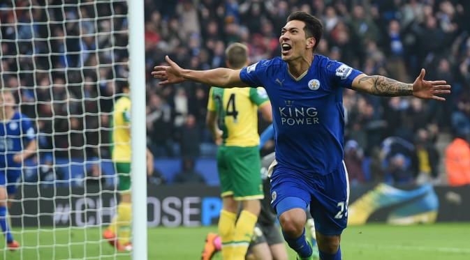 Leonardo Ulloa akan menggantikan peran Vardy di laga melawan Swansea City, Minggu (24/4/2016) nanti malam.