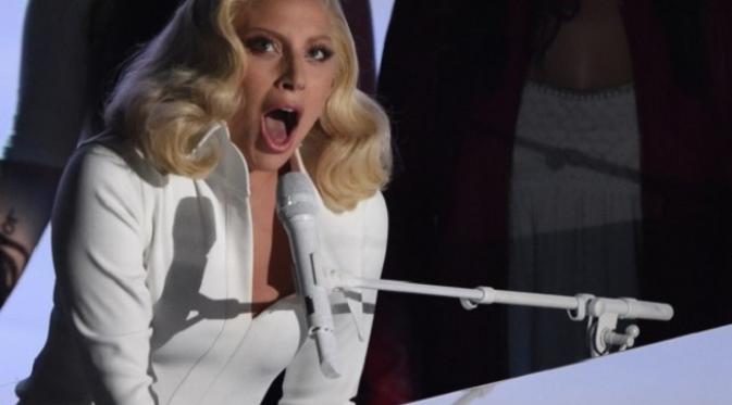 Lady Gaga pukau penonton Piala Oscar 2016 dengan pesan kuat perlawanan terhadap kekerasan seksual (sumber. Celebuzz.com)