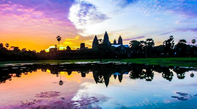 Panorama matahari terbit di Angkor Wat, Kamboja. (ooaworld.com)