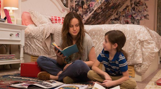 Room mengatarkan Brie Larson meraih PIala Oscar untuk Aktris Terbaik