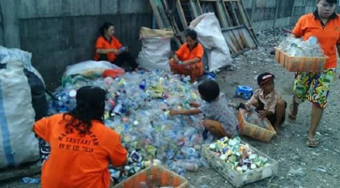 Demam nabung sampah dimulai sejak adanya program bank sampah. (Liputan6.com/Eka Hakim)