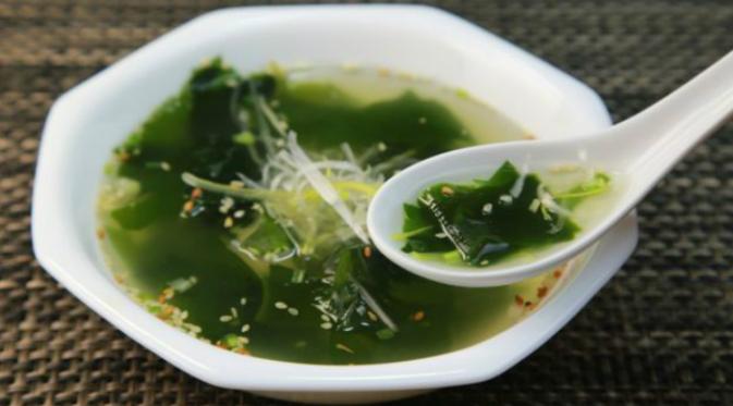 Di Korea Selatan, tekstur sup rumput laut yang licin saat dimakan artinya Anda akan kehilangan semua ilmu pengetahuan yang dimiliki.(BBC.com)