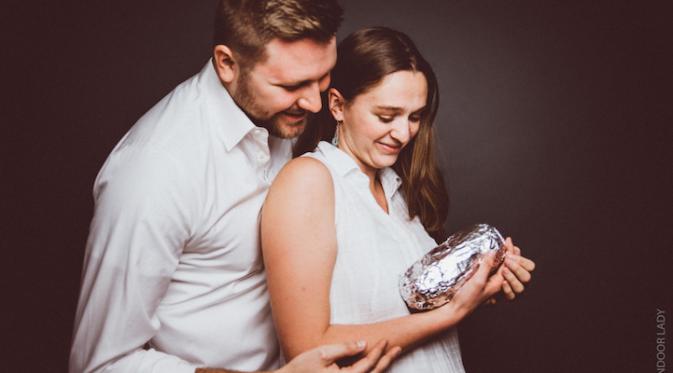 Pasangan Ini Lakukan Sesi Foto Bayi dengan Sebuah Burrito. Sumber : mymodernmet.com