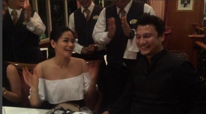 Titi Kamal saat rayakan ulang tahun sang suami, Christian Sugiono (Source: Instagram)