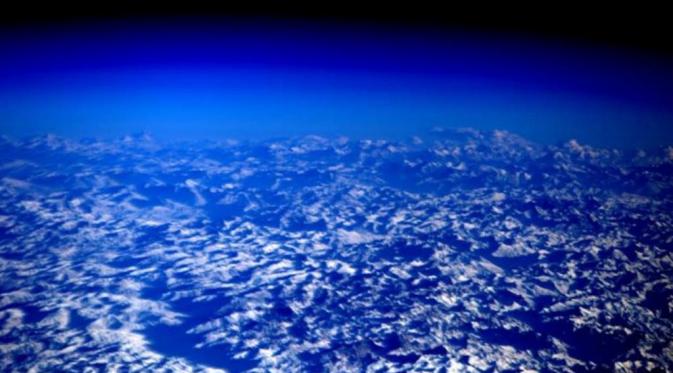 Pemandangan Himalaya dari stasiun luar angkasa (Foto: Twitter @StationCDRKelly).