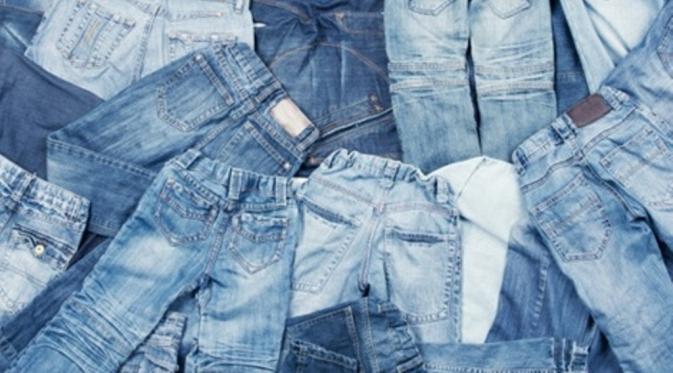 Anda penggemar celana jeans? Ya, celana jeans merupakan celana dengan bahan yang banyak digemari baik pria, wanita, dan anak-anak.