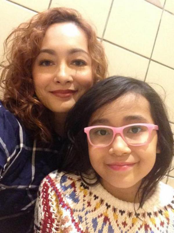 Dewi Rezer dan Marcelle Brinette Renee Lefrandt [foto: instagram/rezerdewi]