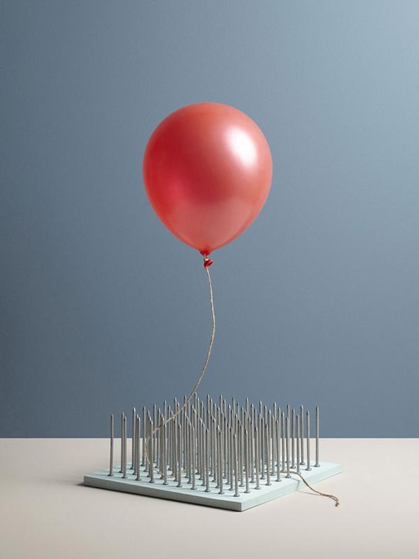 Balon dan paku. (Via: designboom.com)