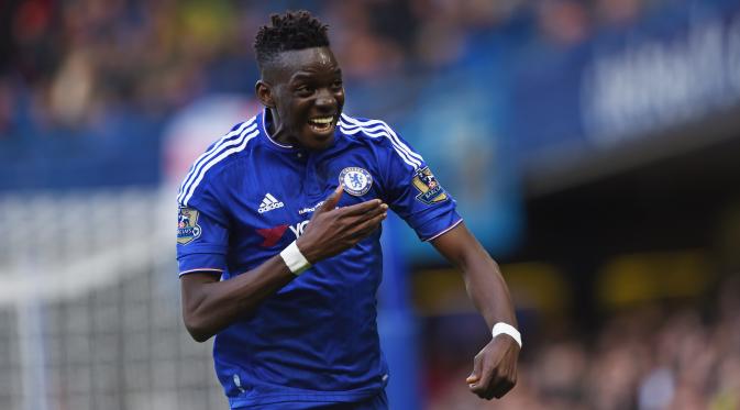 Striker Chelsea Berrand Traore merayakan gol ke gawang Stoke City pada lanjutan Liga Inggris di Stamford Bridge, Sabtu (5/3/2016). (Liputan6.com/ Reuters / Tony O'Brien Livepic)