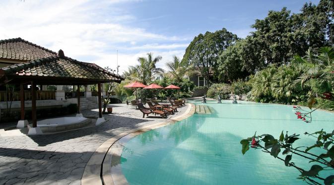 Swimming pool Novus Giri Resort & Spa Puncak