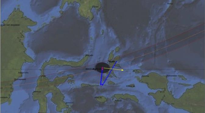 Jalur lintasan penerbangan pribadi Falcon 7X Eclipse saat fenomena gerhana matahari. (xjubier.free.fr)