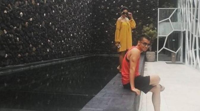 Samuel Rizal Pamer Kemesraan dengan Nikita Mirzani di Bali [foto: instagram/samuelrizal1]