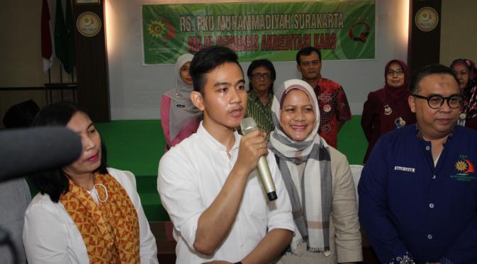 Putra Jokowi, Gibran Rakabuming Raka mengumumkan kelahiran putranya. (Liputan6.com/ Reza Kuncoro)