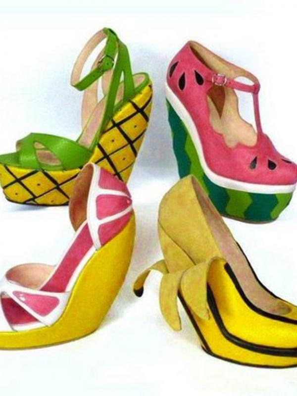 Rasakan gemasnya pakai baju, tas, dan sepatu motif buah ini. (via: pinterest.com)
