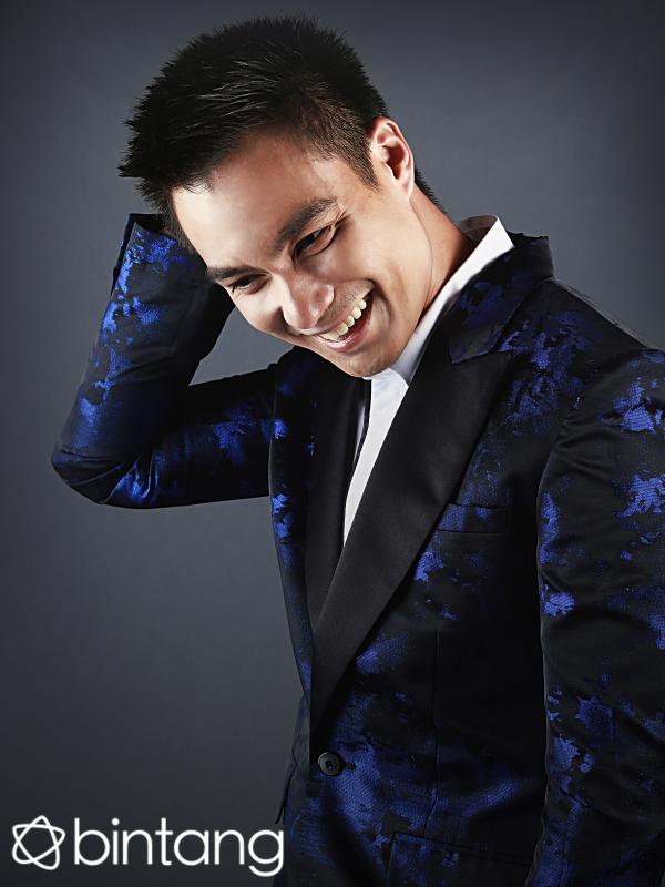 Baim Wong. (Fotografer: Deki Prayoga, Digital Imaging: Denti Ebtaviani, Wardrobe: Renzi Lazuardi (Jas), Antoni Morato (Kemeja dan celana), Make up: First, Bintang.com)