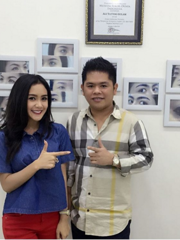 Para selebritis telah menjadi langganan di Ali Tattoo Sulam. (via: istagram @Alitattoosulam)