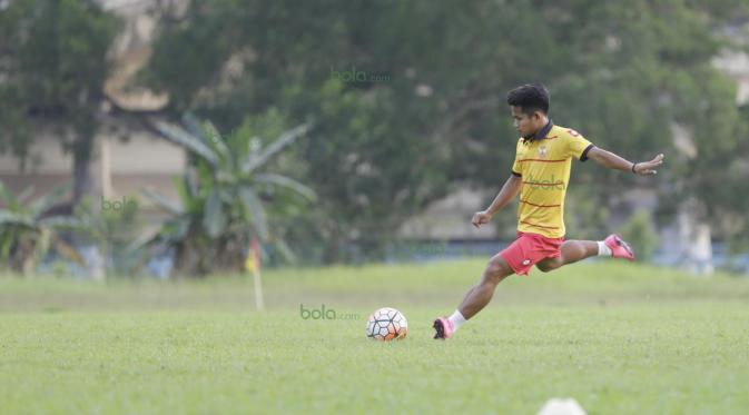 Andik Vermansah saat berlatih bersama Selangor FA di Selangor, Malaysia (27/1/2016). (Bola.com/Nicklas Hanoatubun)