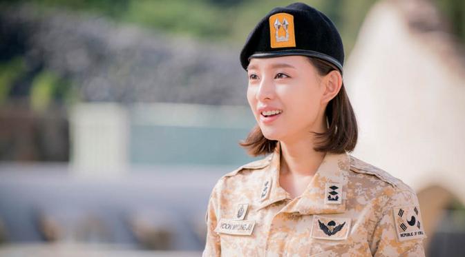 Kim Ji Won dalam drama Descendants of the Sun. Foto: via kpopfighting.com