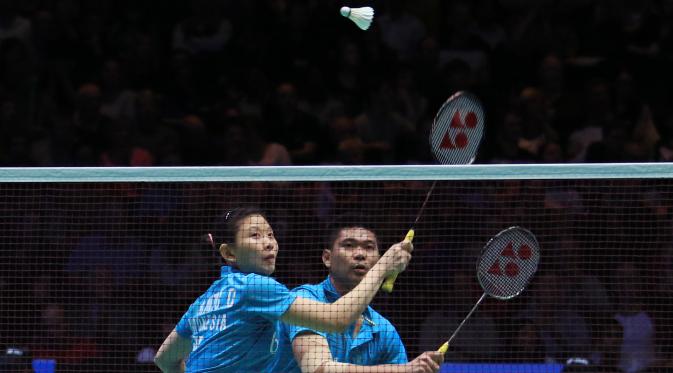 Ganda campuran Indonesia Praveen Jordan/Debby Susanto menghadapi pasangan Denmark, Joachim Fischer Nielsen/Christinna Pedersen, di final All england 2016, Minggu (13/3/2016) malam WIB. (Liputan6.com/Humas PP PBSI)