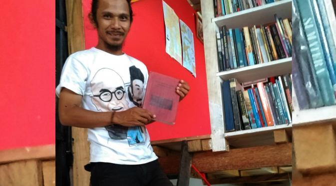Pengelola Perpustakaan dan Museum Nusa Pustaka di Polewali Mandar, Sulawesi Barat, Muhammad Ridwan. (Liputan6.com/Ahmad Yusran)